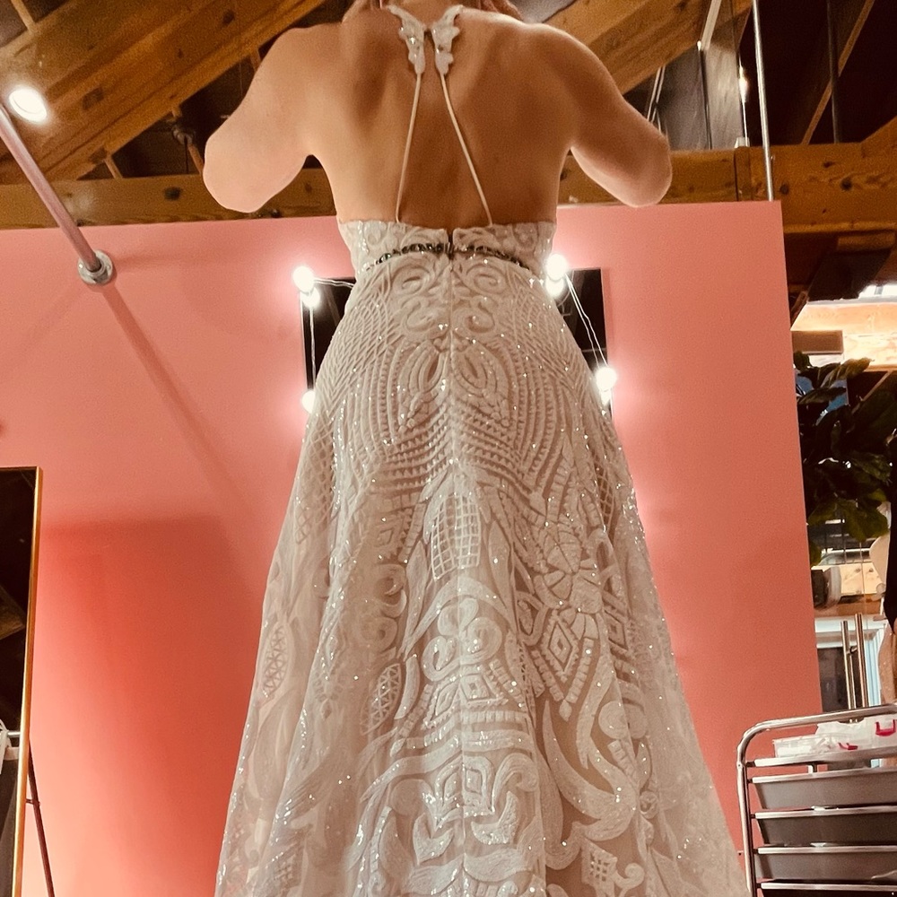 Hayley Paige Designer Wedding Gown. Style is the Delta - Picture 2 of 7